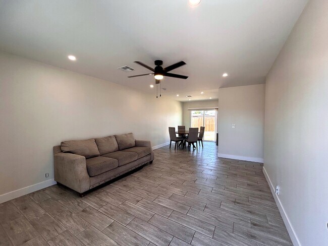 Foto del edificio - 849 W Mitchell Dr