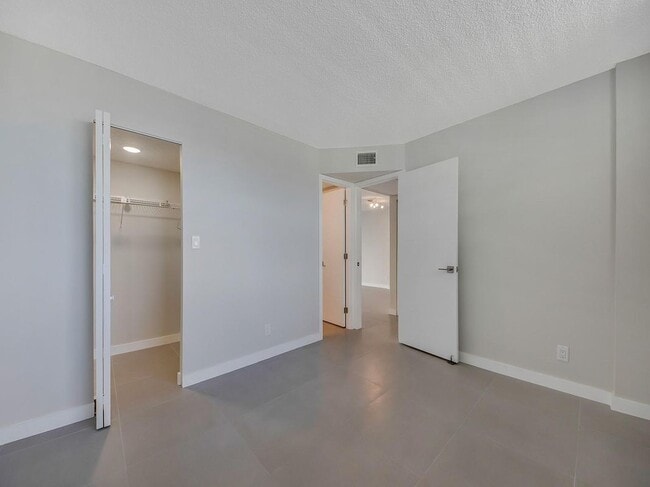 Building Photo - 108 Royal Pk Dr
