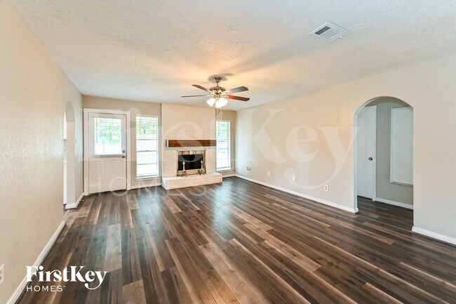 Foto del edificio - 9702 Desert Flower Ln