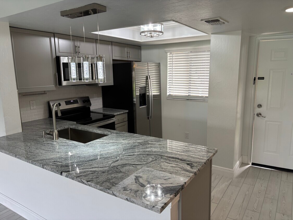 Foto principal - 1704 University Ln