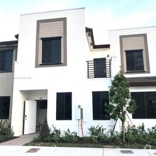 Building Photo - 382 NE 208th Terrace