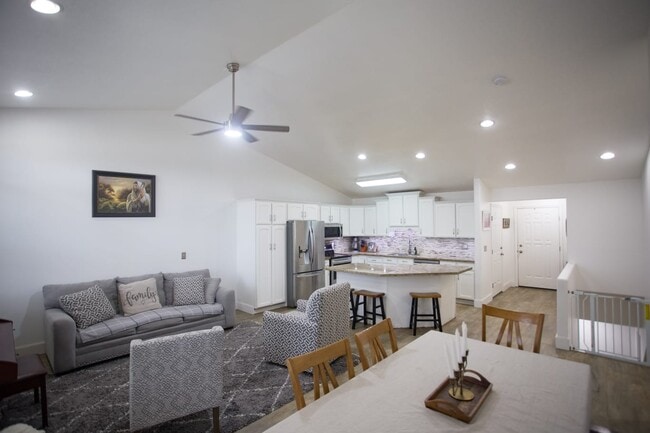 Building Photo - 1599 S Main St