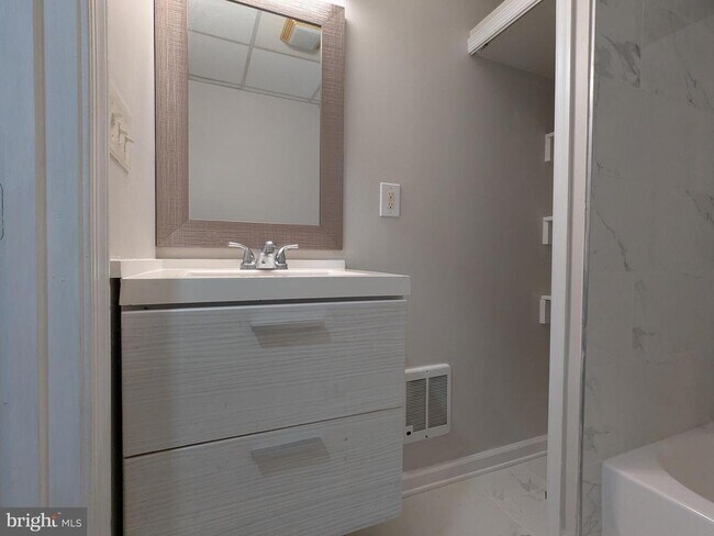 Foto del edificio - 523 E Patapsco Ave