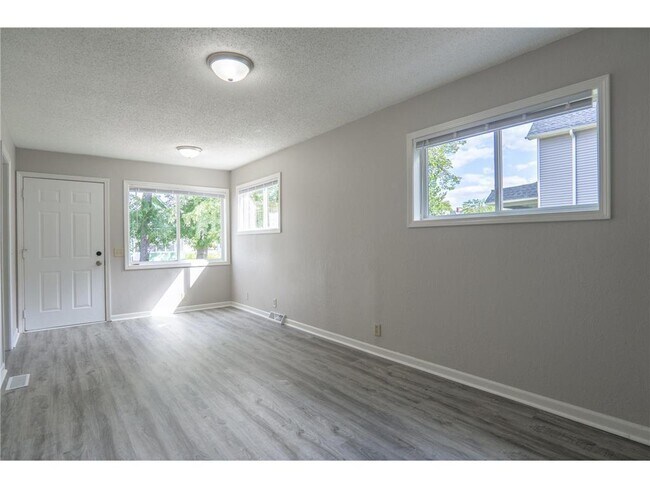 Foto del edificio - 1183 Edgerton St