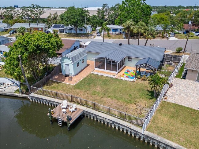 Foto del edificio - 8702 Driftwood Dr