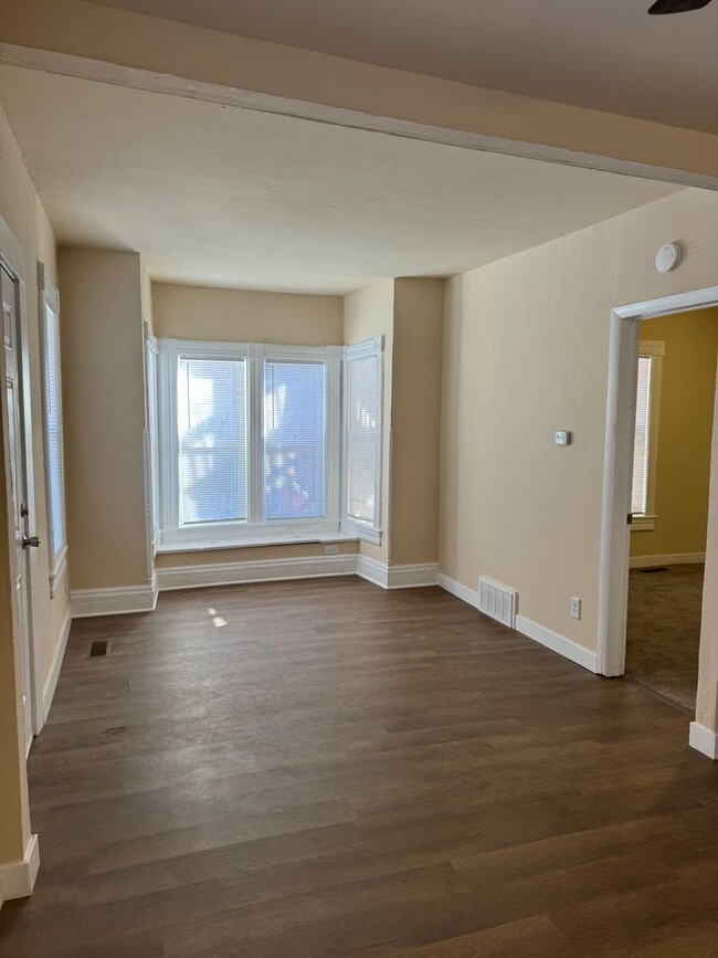 Building Photo - Large 1 Bedroom Apartment in Downtown Colo...