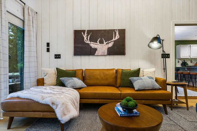 Building Photo - 2420 Hopkins Dr