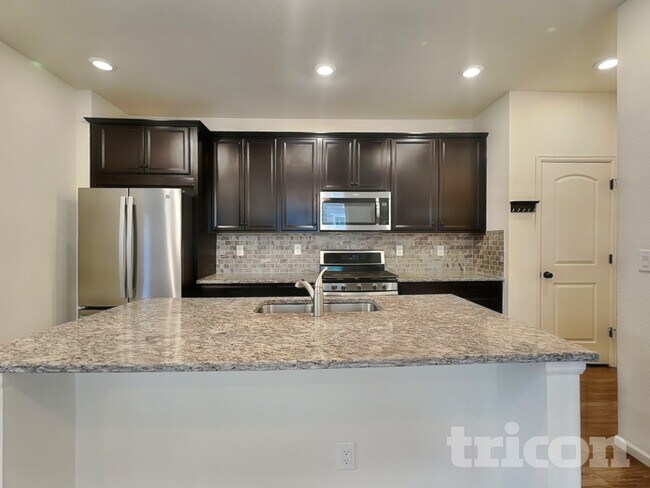 Foto del edificio - 21895 E Radcliff Cir