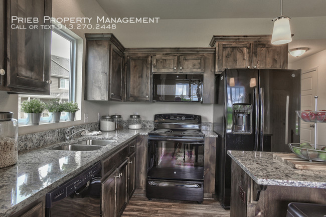 Building Photo - Parkview Townhome - Available October 15th