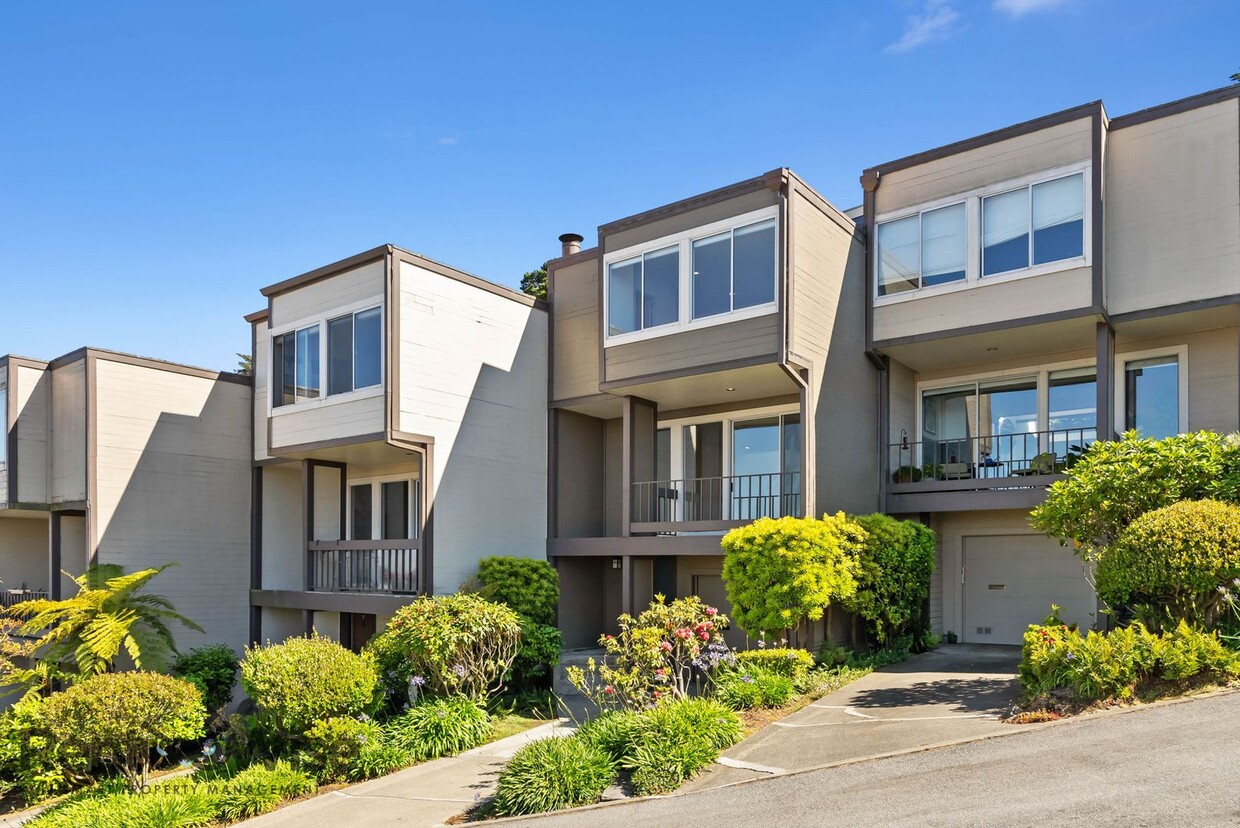 Primary Photo - 184 Carnelian Way