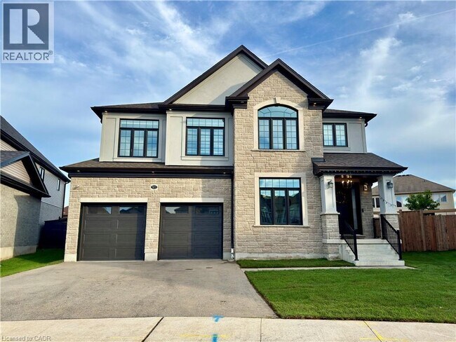 Photo du bâtiment - 923 Eaglecrest Ct