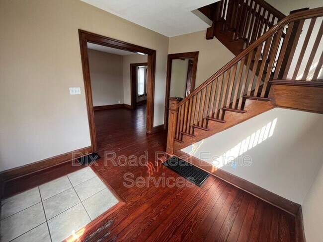 Foto del edificio - 1221 Woodside Blvd