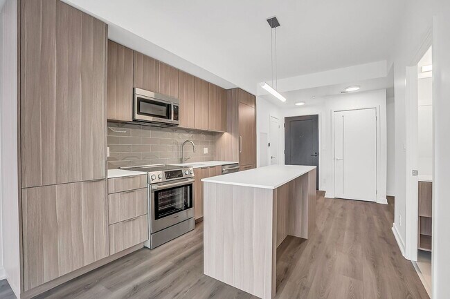 Building Photo - 88 Bathurst St