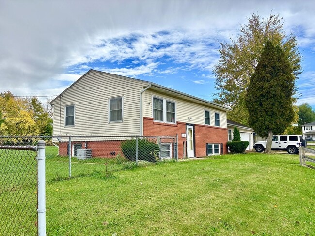 Building Photo - 2306 Elwood Ave