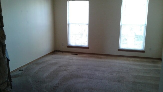 Foto del edificio - Available Now! "Charming 2-Bed Townhouse w...