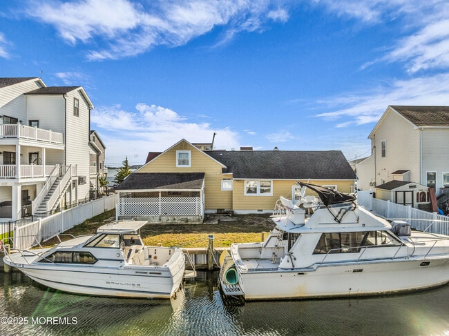 Foto del edificio - 346 Silver Bay Rd