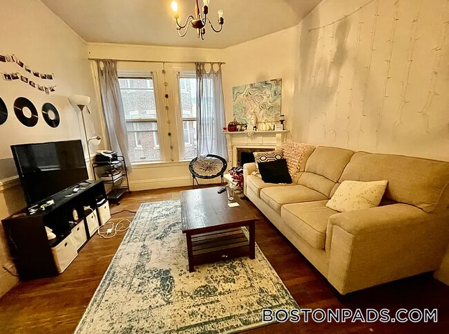 Foto del edificio - 73 Westland Ave