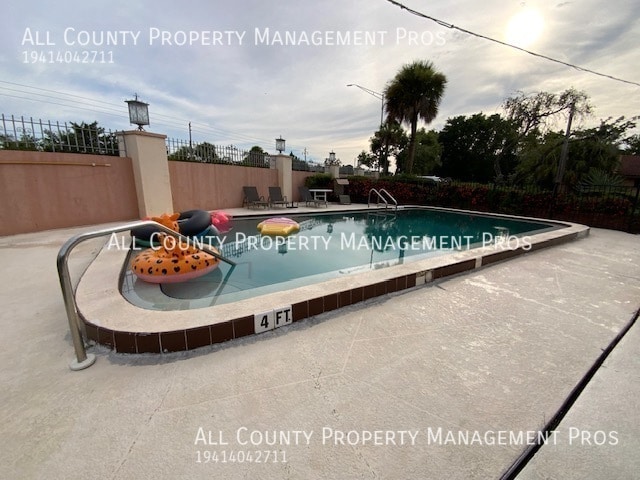 Building Photo - 1st Floor/Pet Friendly/Quiet/Pool/Garage/N...
