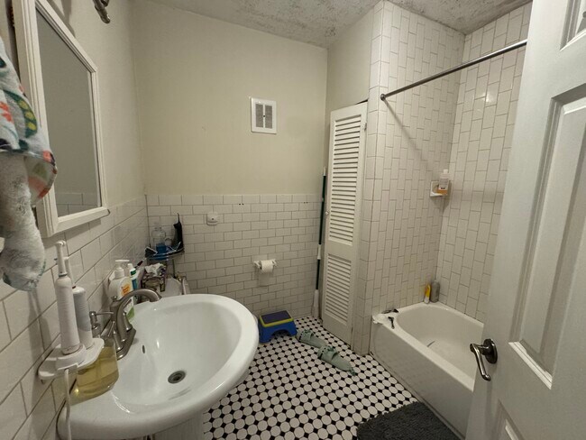 Foto del edificio - 1728 Beacon St