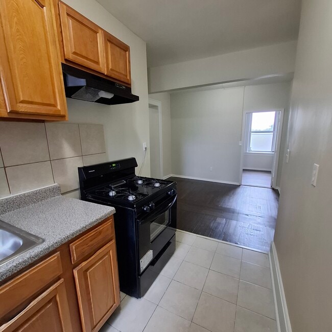 220 Roseville Ave 305 - 219 Roseville Ave