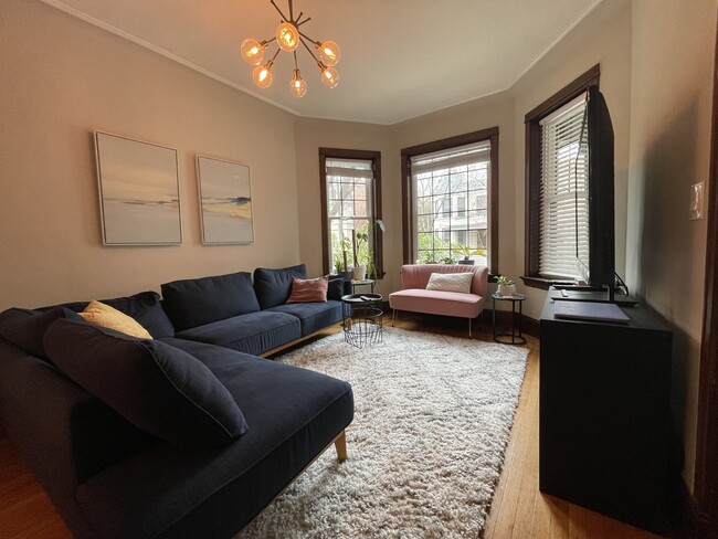 Foto del edificio - 3727 N Lakewood Ave