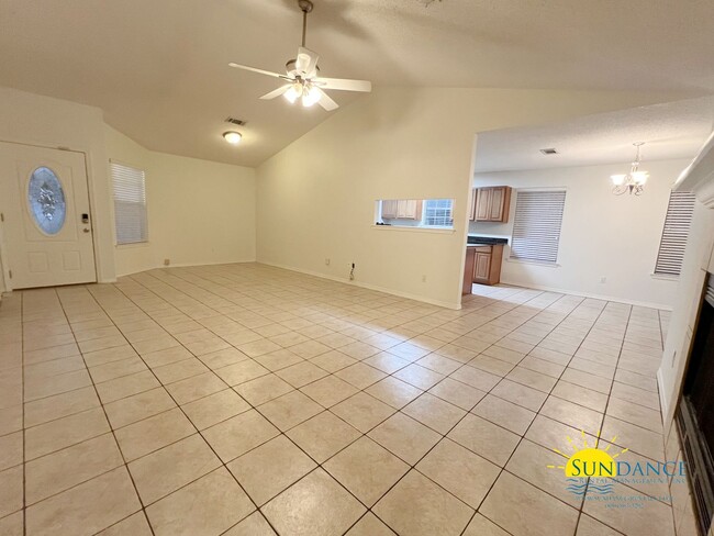 Building Photo - Lovely 3 Bedroom Home near Hurlburt Field!
