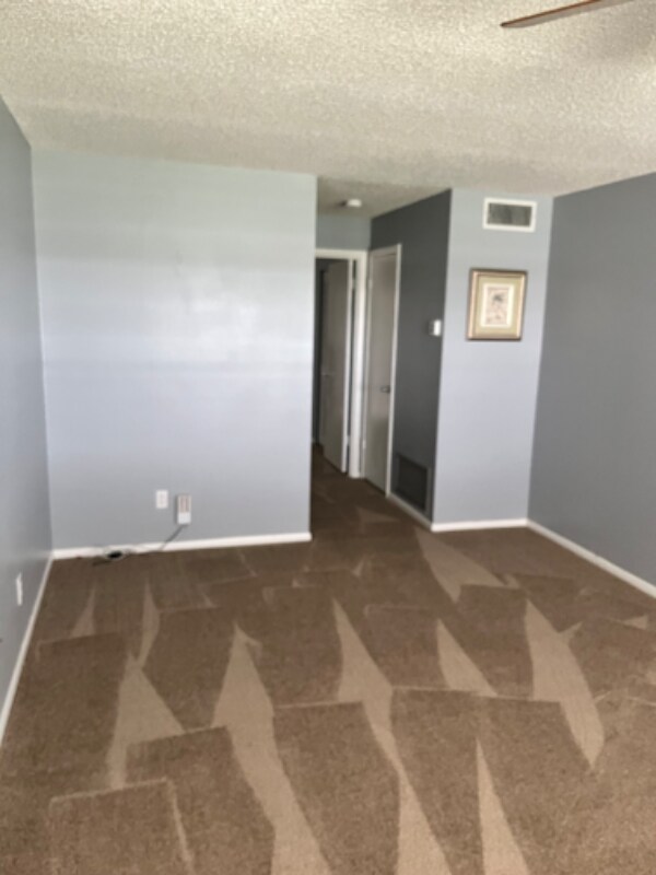 Building Photo - 105 Spring Lake Ct