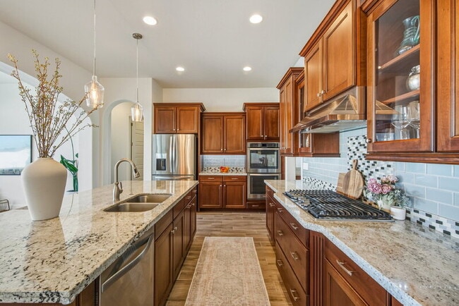Building Photo - 3930 E Iris Dr