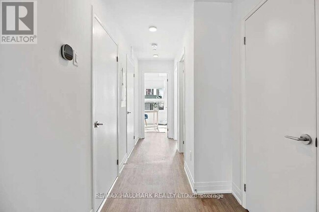 Photo du bâtiment - 15 Brenthall Ave