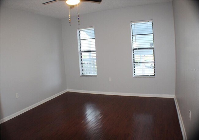 Building Photo - 1194 Falcon Dr
