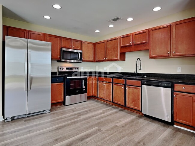 Building Photo - 516 Windsong Dr