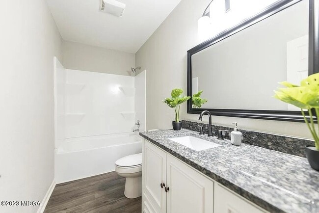 Building Photo - Rogers R3-office