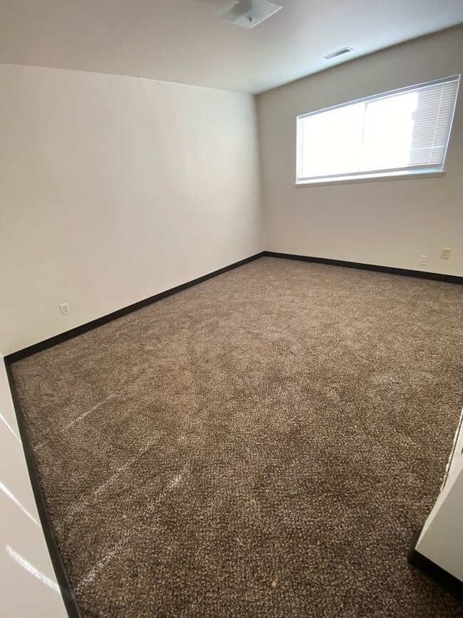 Foto del edificio - 1108-1110 Vandenburg Loop NE