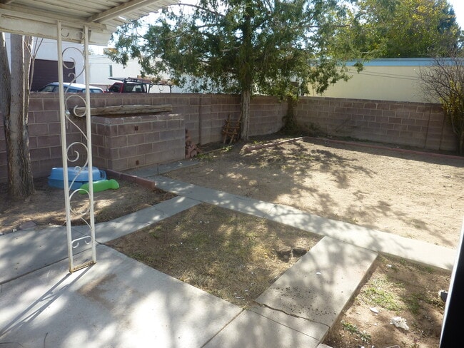 Foto del edificio - Unique One Bedroom with Private Backyard