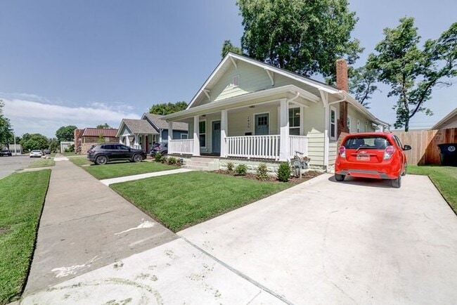 Foto del edificio - 1/1 Duplex Near TU With Large Fenced Yard!