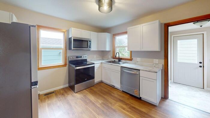 Foto principal - 202 E St S