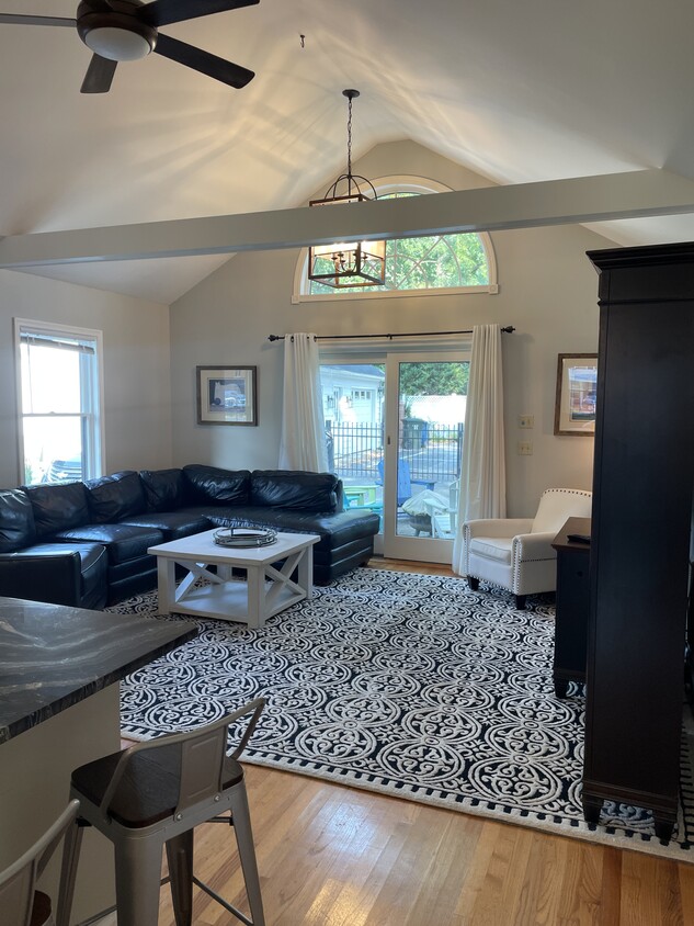 Spacious well decorated living room with vaulted ceiling - 218 S Washington St