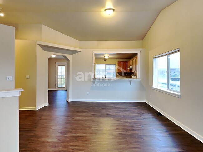 Foto del edificio - 1327 Whitehouse Ave