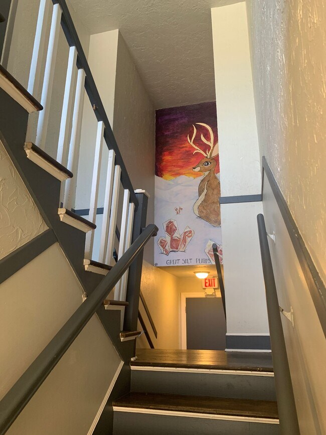 Building Photo - One Bedroom Boutique Apartment in the Plaza