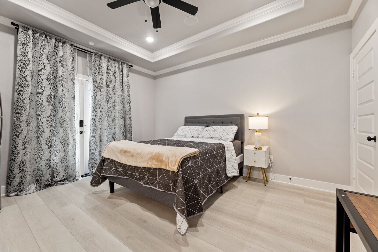 Foto principal - 8521 B St