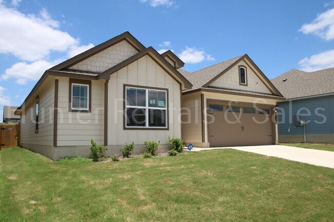Foto del edificio - Spacious Open-Concept 3 Bedroom Home with Split Floor Plan