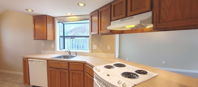 Building Photo - Charming One-Level 3BR Home in Desirable B...