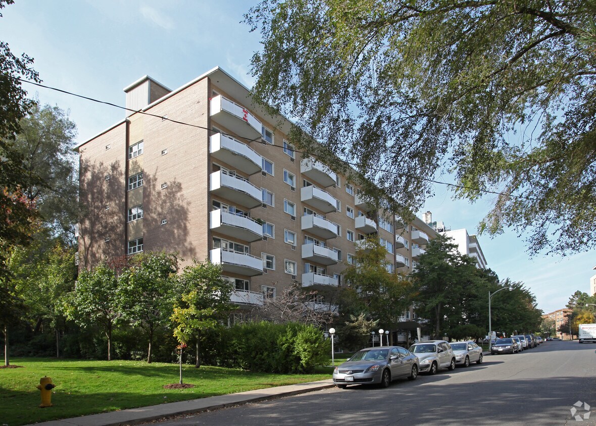 Primary Photo - Red Pine Apartments