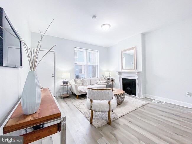 Living Room - 2556 N Bouvier St House