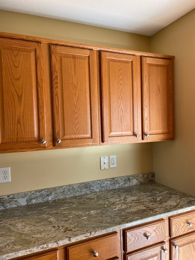 Building Photo - 1135 Mockingbird Loop