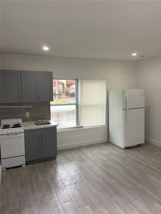 Foto del edificio - 9301 NW 4th Ave