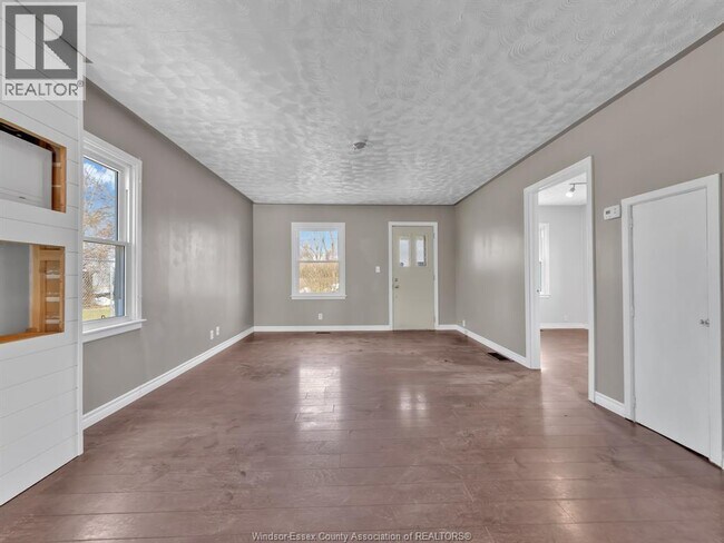 Building Photo - 49 Delta Dr