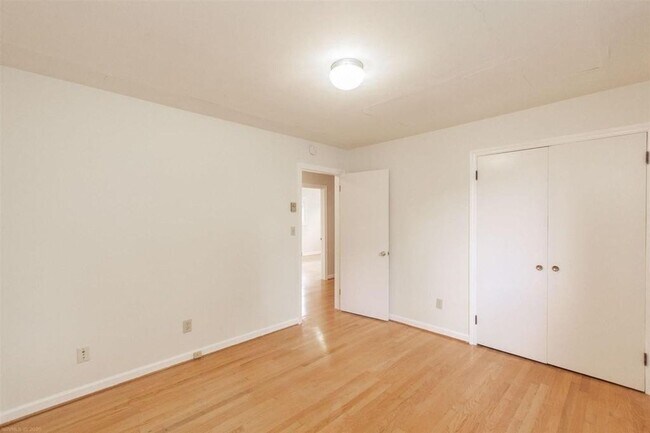 Building Photo - 601 Broce Dr