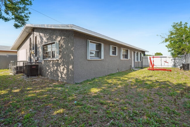 Building Photo - 1281 NW 30th Ave