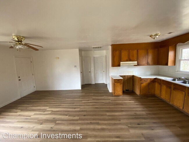 Building Photo - 2 br, 1 bath House - 6008 Maple Valley Dr